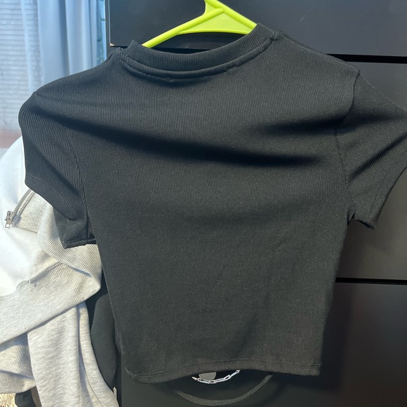 crop top shirt - Picture 3 of 3